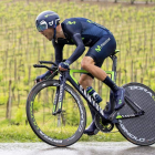 Alejandro Valverde se ve obligado a abandonar la ronda gala por una caída en la crono. PERI