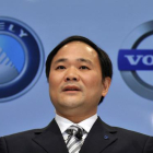 Li Shufu, presidente de Geely Group y de Volvo Cars, el pasado mes de marzo, tras firmar la compra de la marca sueca.