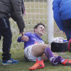 Albertín se lesionó al pegar contra el poste tras batir la portería del equipo segoviano. JESÚS F. SALVADORES