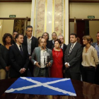 Diputados nacionalistas y de grupos minoritarios en el acto de apoyo al referendo de Escocia, este jueves en el Congreso, en Madrid.