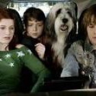 La familia protagonista de la historia, con su padre convertido en perro