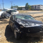 Estado en el que quedaron los dos coches implicados. A.V.