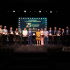 La delegada del Gobierno en Castilla y León, Virginia Barcones, posa con los galardonados en la entrega de los premios de la Fundación Caja Rural de Zamora. EFE/Mariam Montesinos