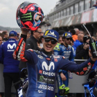 Maevrick Viñales (Yamaha) celebra la pole que ha logrado hoy en Cheste (Valencia)