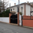 Vista de la casa en la que se encontraron los cuerpos sin vida de la mujer embarazada y su hijo de tres años en el término municipal de Las Gabias, en Granada. EFE/Pepe Torres