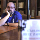 El escritor Carlos Ruiz Zafón.