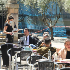 Terraza de un establecimiento de hostelería en Ponferrada. DE LA MATA