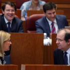 Del Olmo, en la foto con Herrera, defendió el proyecto de ley de Presupuestos.