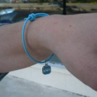 Pulsera que ofrece el PP a sus simpatizantes.