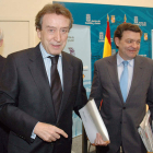 El delegado en Palencia, el consejero de Presidencia y el director de Ordenación, ayer.