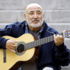 Fotografía de 2009 del cantante catalán Peret, que falleció ayer a los 79 años de edad.