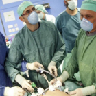 Intervención para un trasplante de hígado en la Clínica Universitaria de Navarra, en una imagen de archivo, en el 2014. / EFE