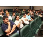 Los alumnos de Agrícolas y Forestales presenciaron la conferencia antes de la entrega de insignias