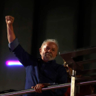 Lula celebra su victoria. FERNANDO BIZERRA