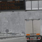 La autopista del Huerna permaneció cortada al tráfico hasta las 9.45 horas, más de ocho horas.