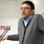 El portavoz y responsable de Organización de la gestora del PSOE, Mario Jiménez. KIKO HUESCA