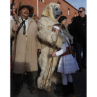 Un oso y un guirrio amorosos. JESÚS