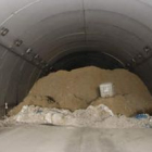 Los operarios han comenzado a construir una prolongación del falso túnel situado a los pies del talu