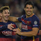 Leo Messi y Luis Suárez celebran un tanto durante el partido entre el FC Barcelona y el Roma.
