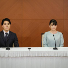 Kei Komuro y la princesa Mako, durante su rueda de prensa tras casarse. NICOLAS DATICHE / POOL