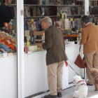 La feria está abierta mañana y tarde con cuatro libreros. DE LA MATA