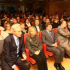 Luis del Olmo, poco antes de recibir el título, con los representantes de las fuerzas políticas del