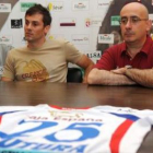 Dalibor Cutura en su presentación como jugador del Ademar, junto a Jordi Ribera.