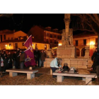Un momento de la concentración celebrada por la noche en la Plaza del Grano.