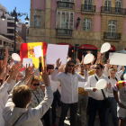 Concentración en el Ayuntamiento de León pidiendo el diálogo entre el Estado y la Generalitat.