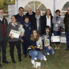 Las ganadoras del concurso gastronómico, con el jurado. CAMPOS