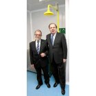 Herrera y Sacristán, bajo una ducha para ‘descontaminación’.