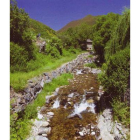 El camino que conduce a la braña de La Degollada, en Palacios del Sil, en un increíble paisaje.