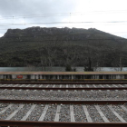Vías del ferrocarril a su paso por Covas, en el límite gallego con el Bierzo. L. DE LA MATA