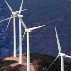 Aerogeneradores instalados en las montañas del Bierzo, en una imagen de archivo.