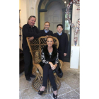 Paloma San Basilio, el director del Coro de Saint Marc y dos niños