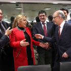 La vicepresidenta, Valdeón, conversa con el ministro de Hacienda, Montoro. RAQUEL P. VIECO