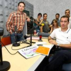 Jesús Arturo Martínez y Juan Francisco Martín flanquean el equipo completo de la emisora «L.ÓN»