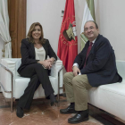 La presidenta andaluza, Susana Díaz, y el líder del PSC, Miquel Iceta, ayer en Sevilla. JULIO MUÑOZ