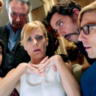 Paco León (con bigote), Alexandra Jiménez (centro) y otros actores de Toc Toc.