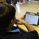 Un niño, en un colegio de la provincia.