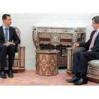 Bashar al Assad, reunido con el ministro de Exteriores turco, Ahmed Davutogalu, en Damasco.