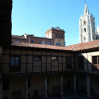 Sede del Obispado de León, frente a la Catedral. DL
