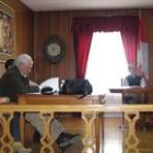 Pleno del Ayuntamiento de Riaño en la sesión del debate de la subasta de las parcelas