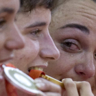 Marianne Vos, en el centro, con el oro logrado en Pekín.