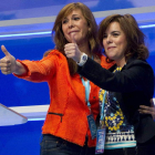 Alicia Sánchez Camacho y Soraya Saenz de Santamaría saludan en el congreso del PP catalán.