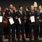 Entrega de diplomas a los nuevos policías locales y mandos. L. DE LA MATA