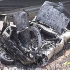 Estado en el que quedó el automóvil calcinado tras caer por el desnivel perpendicular a la autovía