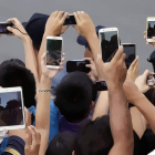 El mundo no puede entenderse ya sin las posibilidades que ofrece la revolución de las comunicaciones. AP PHOTO/BULLIT MARQUEZ)