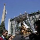 La imagen de la Virgen salió hace una semana del santuario, al que regresará esta noche