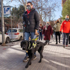 Xabat es el perro guía de la Once que da más autonomía a Alberto Villalba.  ANTONIO GARCÍA